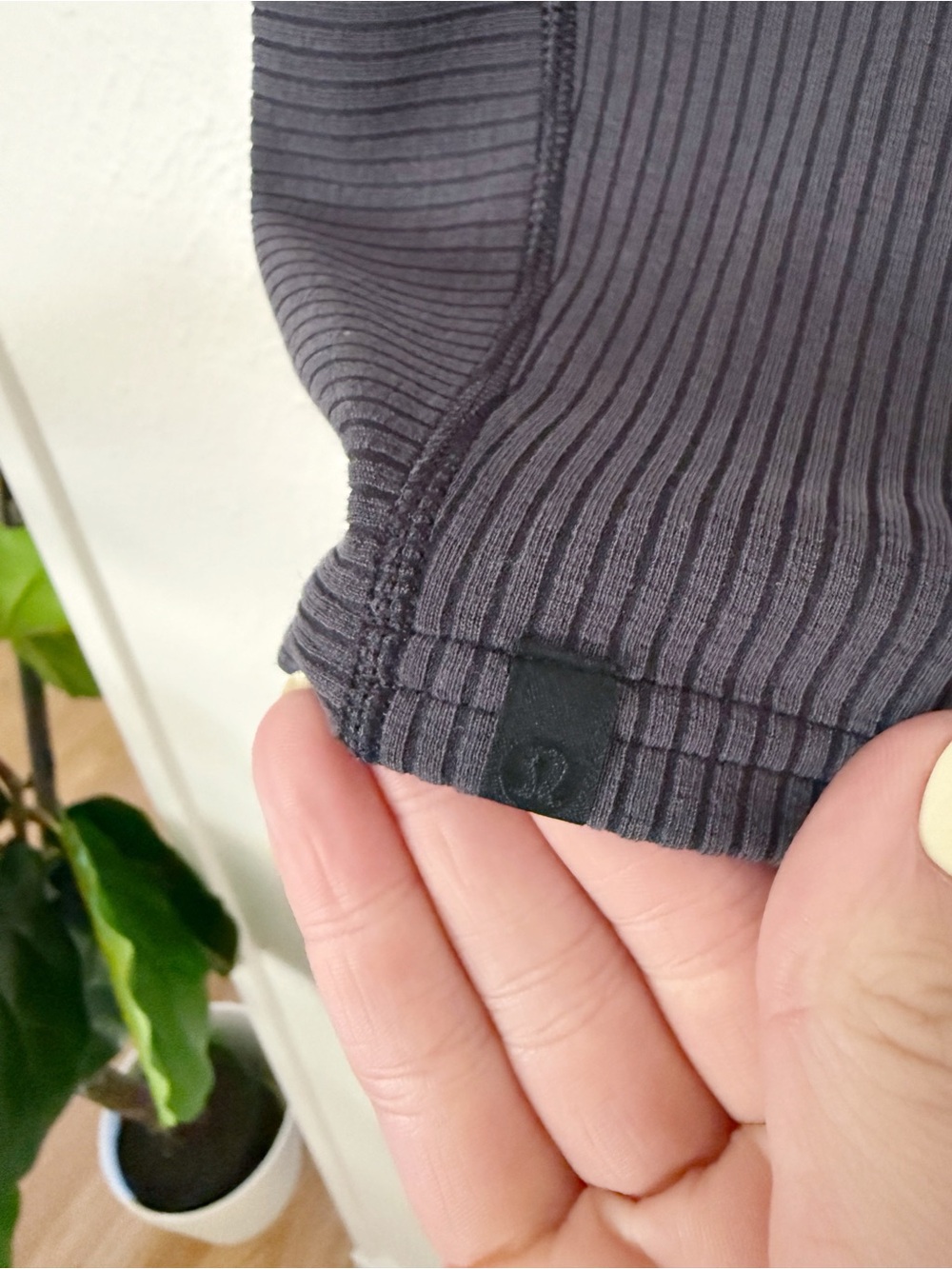 Lululemon Ribbed Softreme Cropped Tank Top Sz 6 - Picture 4 of 6